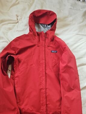 Patagonia Red Torrentshell 3L